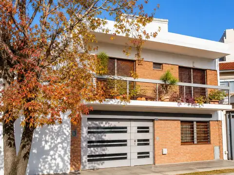 EXCELENTE CASA DE 5 AMBIENTES