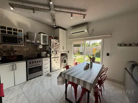 Casa en Venta con 2 cocheras