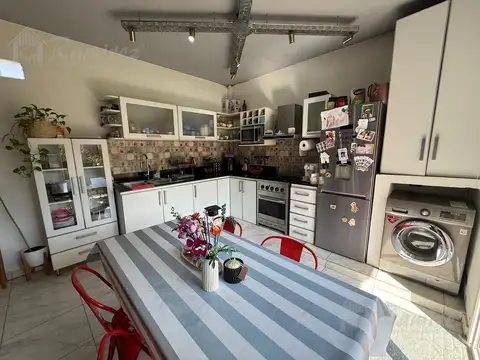 Casa 3 ambientes con 2 baños
