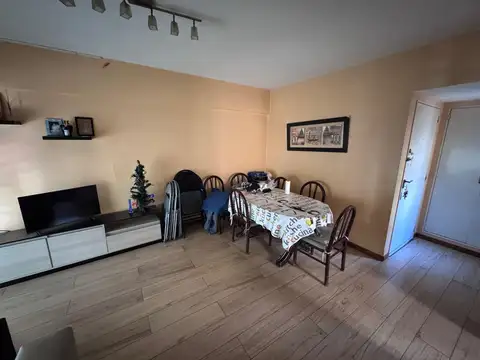 Alq. depto. 2 amb. Plaza Irlanda c/ patio y balcon