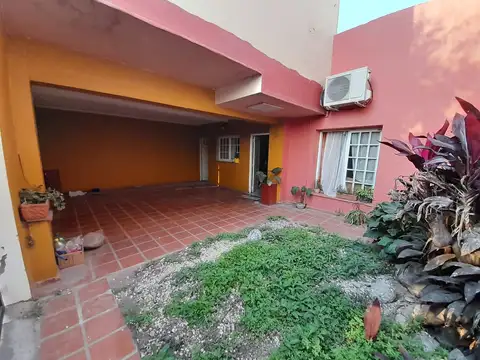 Casa 5 ambientes con 2 baños
