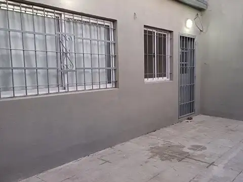 Depto Tipo Casa 2 ambientes con 1 baño