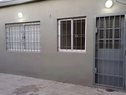 Depto Tipo Casa en Venta en Los Hornos, USD 53.000