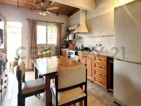 Casa en Venta con 2 cocheras