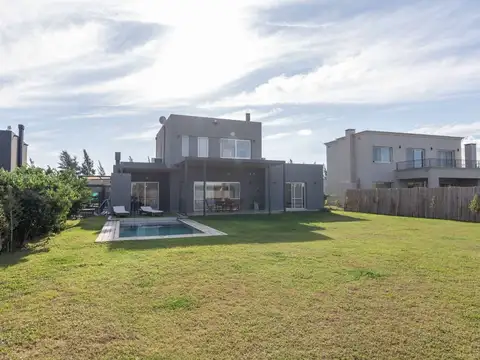 Casa en Alquiler de 4 dormitorios