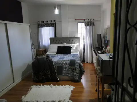 Casa 5 ambientes con 1 baño