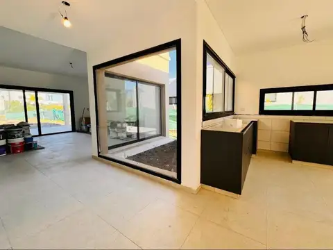 Casa en Venta en Pilar del Este - Santa Elena, USD 195.000