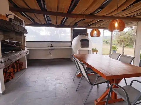 Casa 5 ambientes con 2 baños