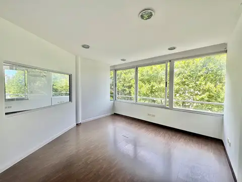 Oficina en Alquiler con 1 cochera