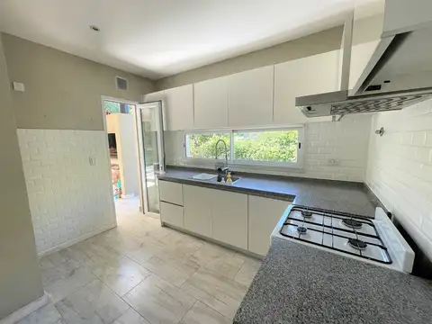 Casa 5 ambientes con 3 baños