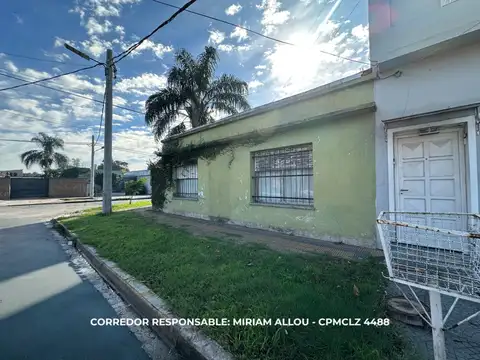 Casa 4 ambientes con 2 baños