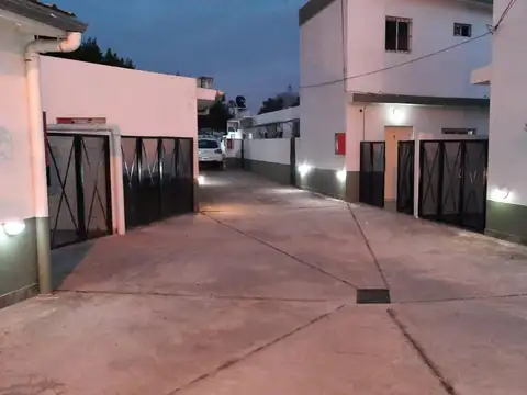 VENTA PH 3 AMB (5) EN GARIN CON PATIO Y COCHERA