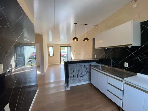 Casa en Alquiler con 1 cochera