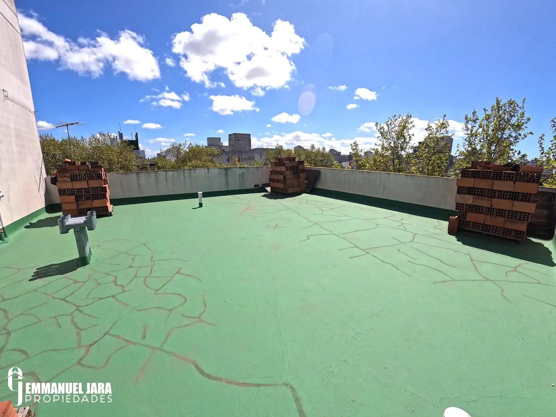 Espacio aéreo con planos aprobados quincho 2 cocheras cubiertas