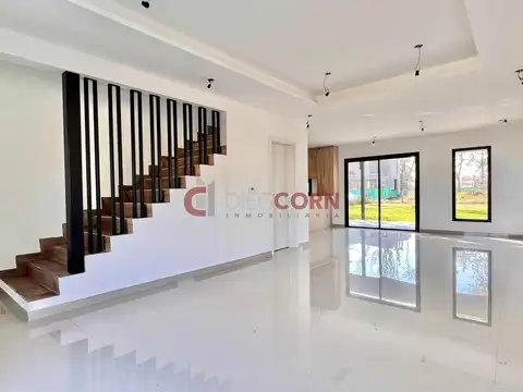 Casa 4 ambientes con 3 baños