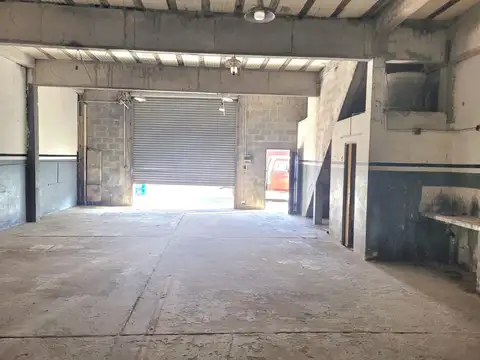 Buen galpón comercial sobre Camino Rivadavia, Ensenada