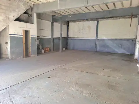 Buen galpón comercial sobre Camino Rivadavia, Ensenada