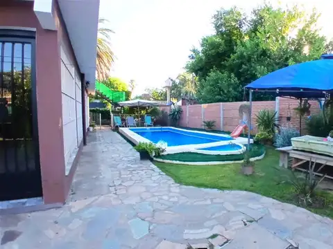 Casa en  Polvorines 5 ambientes con pileta y parrilla