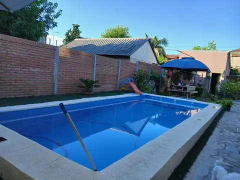 Casa en  Polvorines 5 ambientes con pileta y parrilla