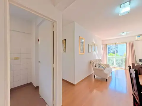 Venta 3 AMBIENTES Balcón  C/FRENTE COCHERA FIJA  Excelente estado