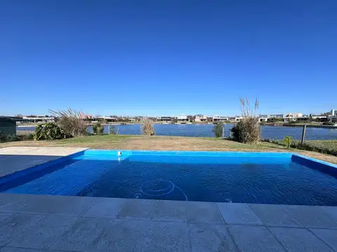 Casa en Venta con 4 cocheras