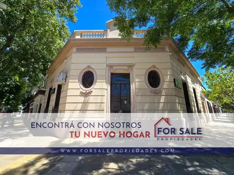 Excelente Casa de Estilo Clásico Europeo – 6 Ambientes en 3 Plantas con Cochera