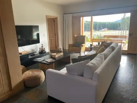 Casa 6 ambientes con 5 baños