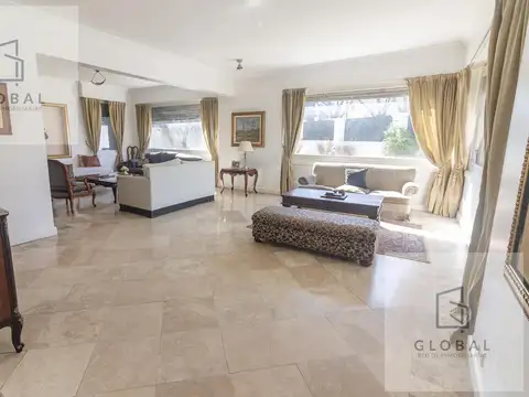 Casa en Venta con 4 cocheras