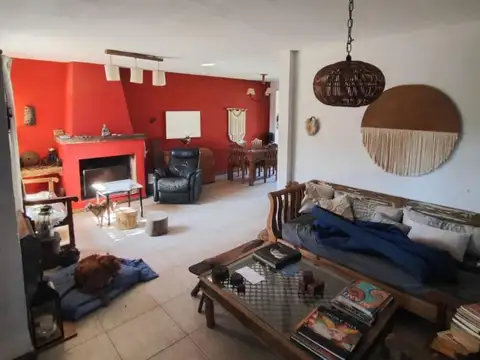Casa en Alquiler con 2 cocheras