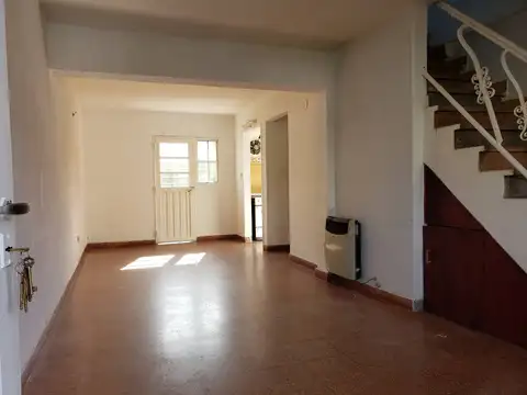 MARTINEZ;  DÚPLEX ; 3 AMB. C/ JARDIN TERRAZA Y GARAGE 