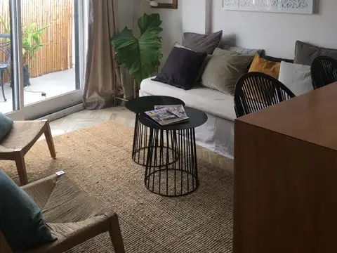 Pena 2400, Piso 7