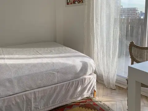 Pena 2400, Piso 7