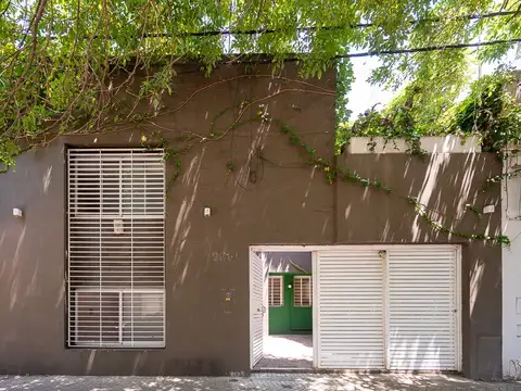 CASA EN VENTA 2 DORMIS + COMODÍN TERRAZA PARRILLA