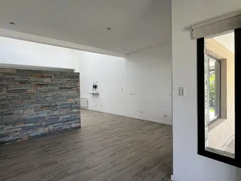 Casa 5 ambientes con 4 baños