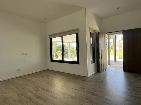 Casa en Venta en Countries y Barrios Cerrados en Pilar, USD 480.000