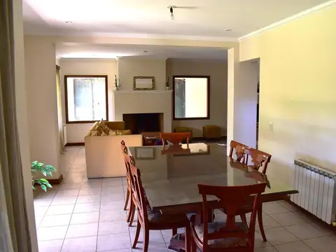 Casa en Venta con 2 cocheras