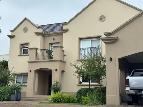 VENTA CASA Bº LOS OLIVOS  LOTE CENTRAL PREMIUM