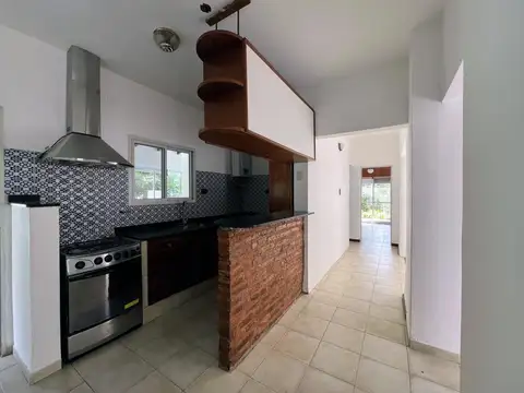 VENTA – Casa de 3 dormitorios con pileta, quincho y parrillero, Funes.