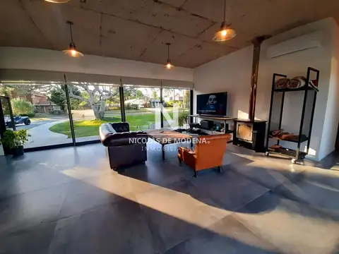 Casa 4 ambientes con 2 baños