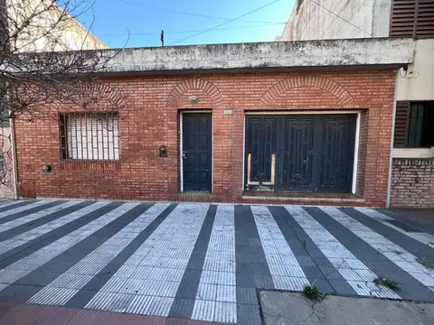 VENTA CASA 2 DORMITORIOS CON COCHERA PUEYRREDON