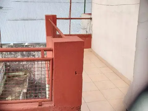 BUEN DEPTO T/CASA 2 AMB AMPLIO CON TERRAZA Y BALCON!