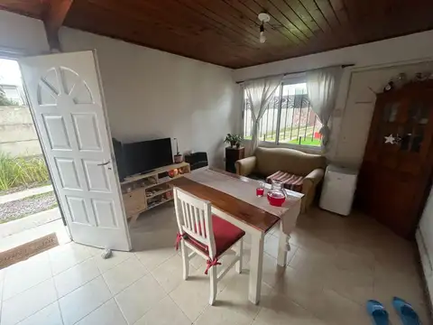 Casa 6 ambientes con 2 baños