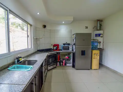 Venta casa 4 ambientes con pileta en Barrio Parque La Celia