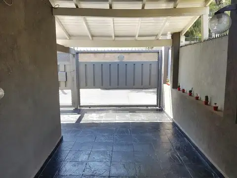 Casa 5 ambientes con 3 baños