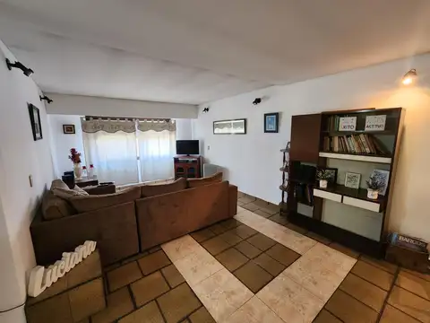 Casa en Venta con 3 cocheras