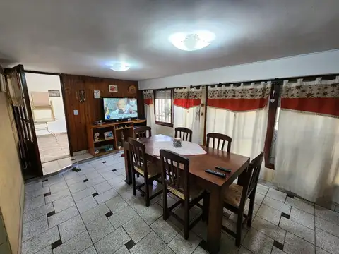 PH tipo Casa 5 Amb. al frente c/ Cochera 3 autos - San Justo