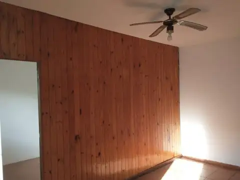 VENDE CASA EN BARRIO DEAN FUNES