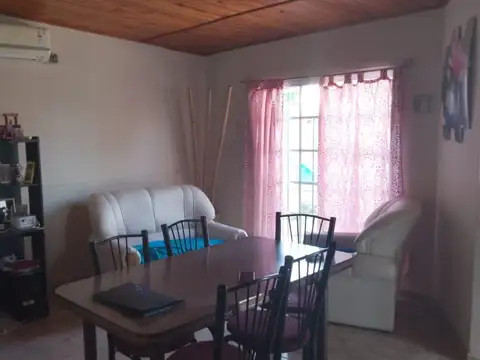 Casa 6 ambientes con 2 baños