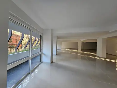 Oficina en Venta con 5 cocheras