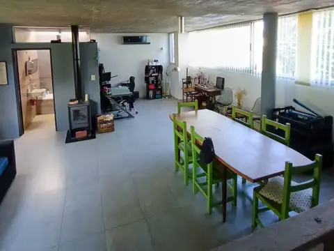 Casa 2 ambientes con 1 baño